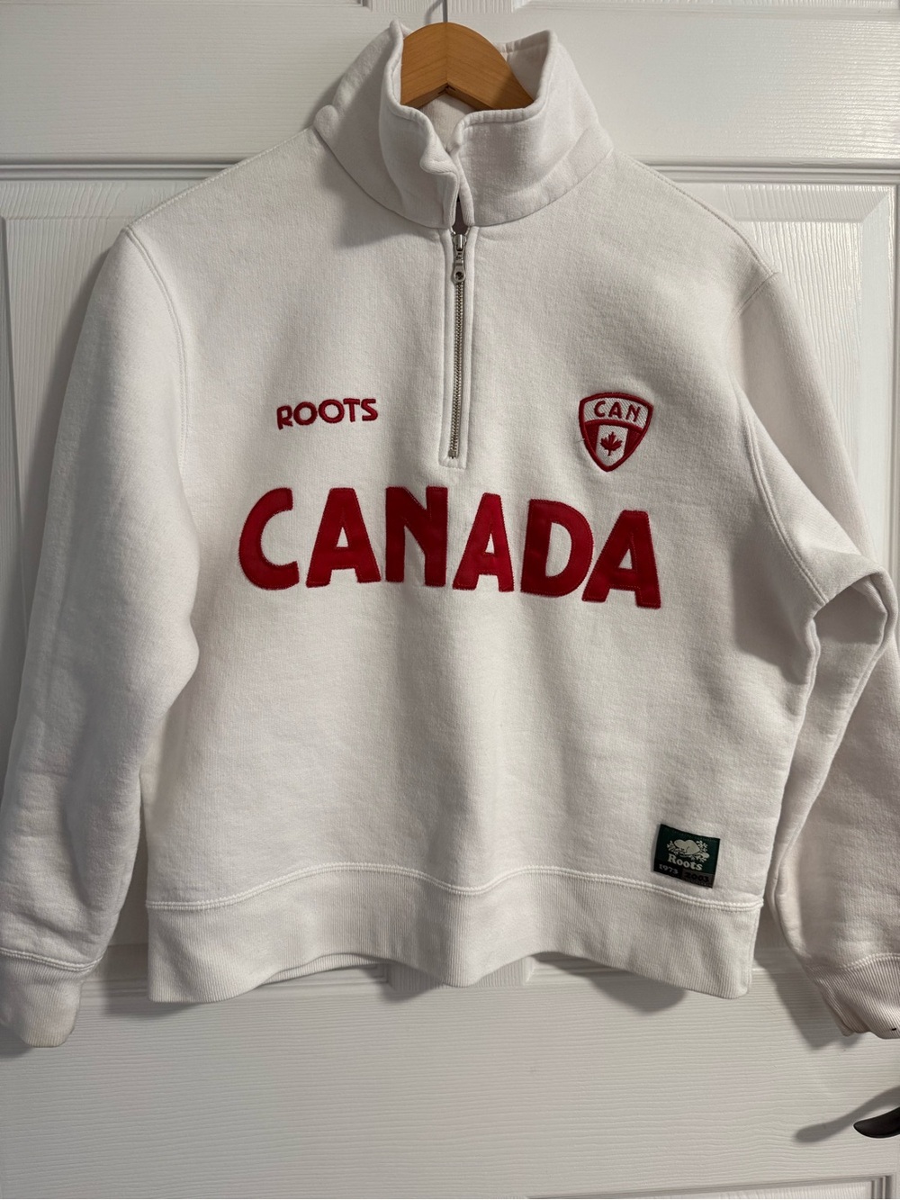 Vintage Roots Athletic Canada 1/4 zip pullover, unisex XS